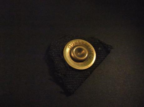Rijkskleding om knoop mee vast te zetten type BF 201